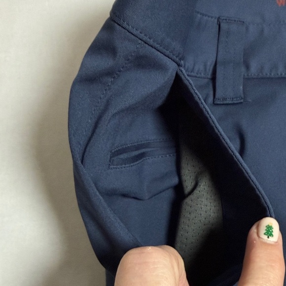 Rhone Men's 9 Inch Commuter Shorts in Navy Size 34
Excellent Condition - Picture 4 of 9